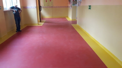 Wykonano podłogę w szkole w Czyżowie